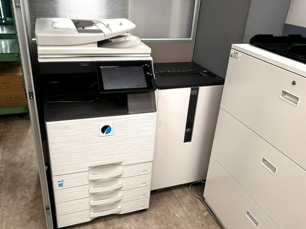 おコメの女　シュレッダー美術協力