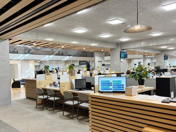 美作市役所様　窓口カウンター