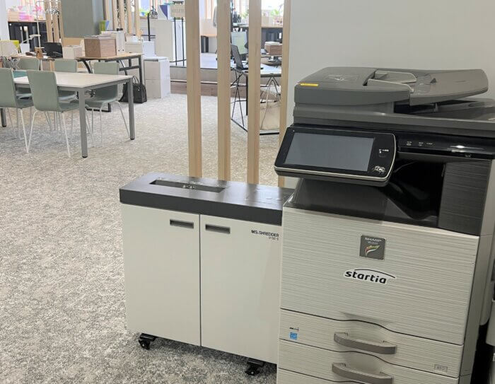 告白 シュレッダー設置風景
